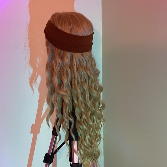 Color 615 synthetic wig curly - Picture 4 of 9